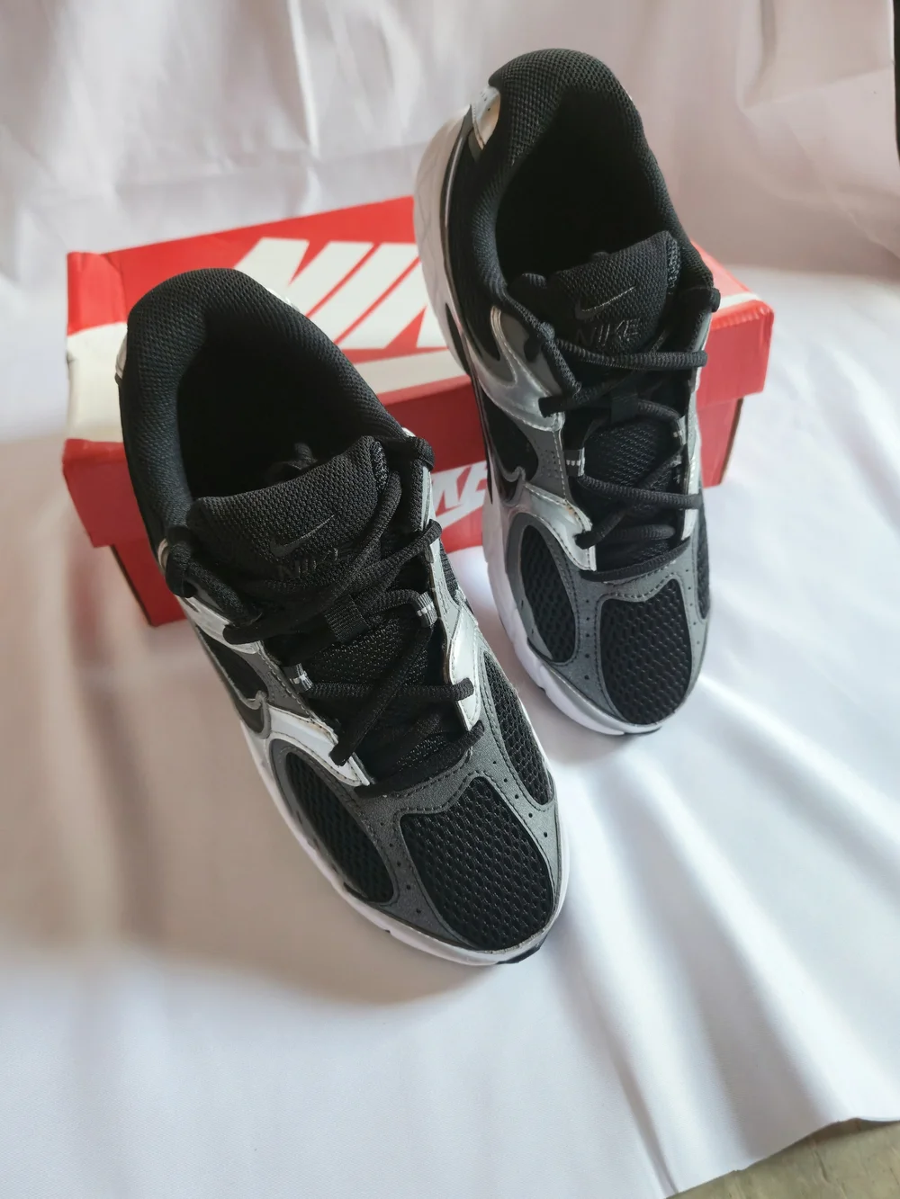 Nike Kids Black, Silver & White Trainers
